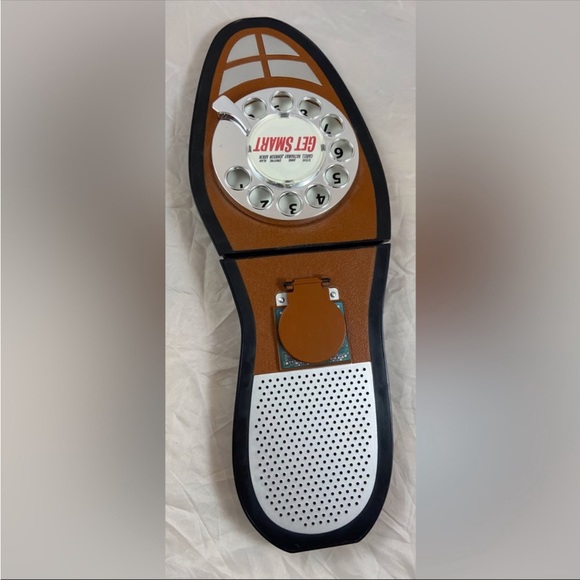 Get Smart 2 dvd spy shoe collectors rotary phone set - Picture 2 of 7